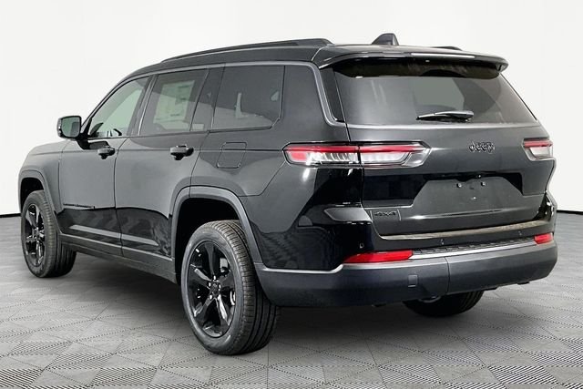 New 2026 Diamond Black Crystal Pearlcoat Jeep Limited image 4