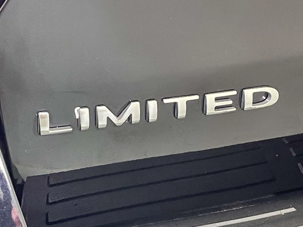 Used 2022 Black Ford Limited image 10