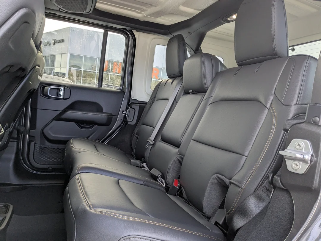New 2026 Grey Jeep Sahara - - 4x4 - McKinley Leather - Body-Color Top - Alpine Audio - Remote Start & More! image 25