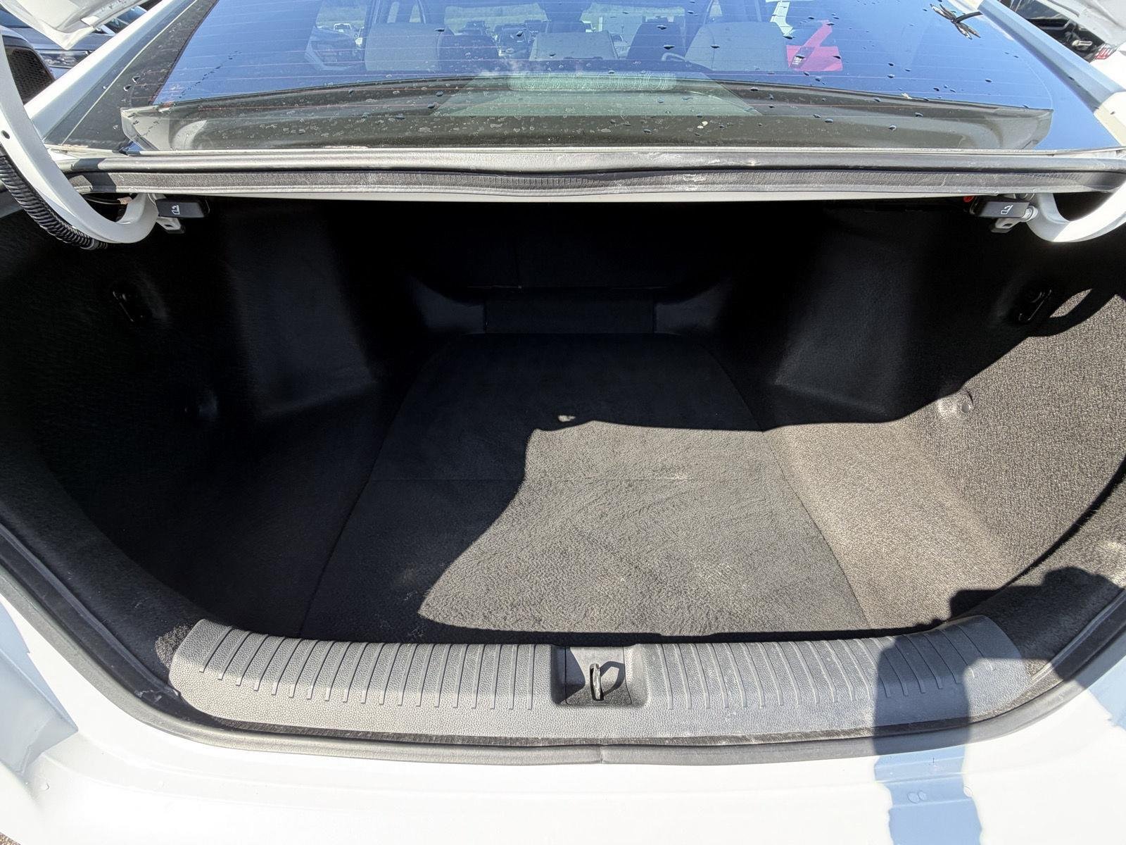 Used 2024 Platinum White Pearl Honda EX image 19