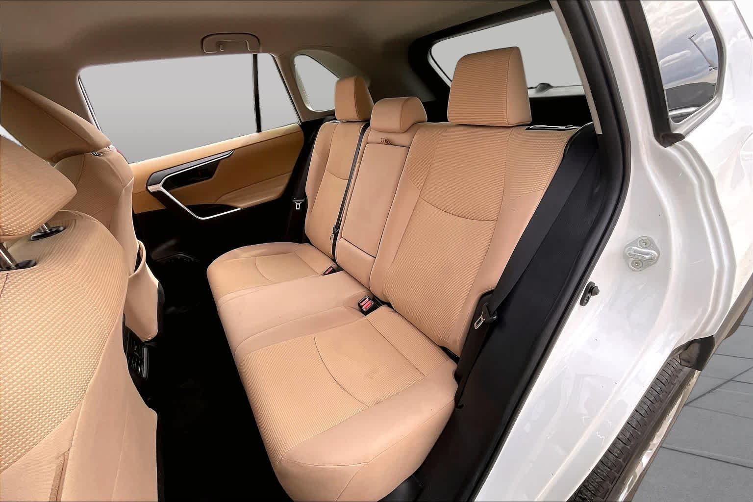 Used 2022 White Toyota LE image 18