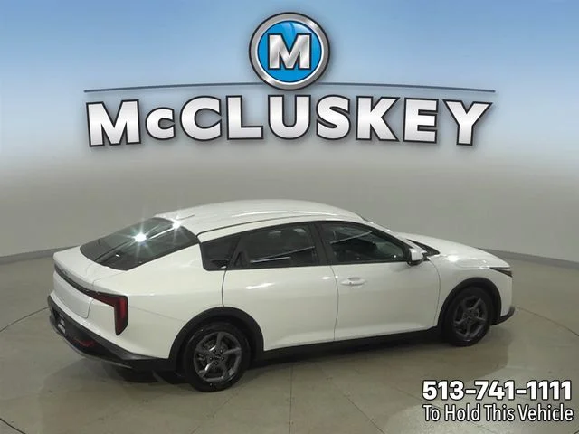 Used 2025 White Kia LXS image 4
