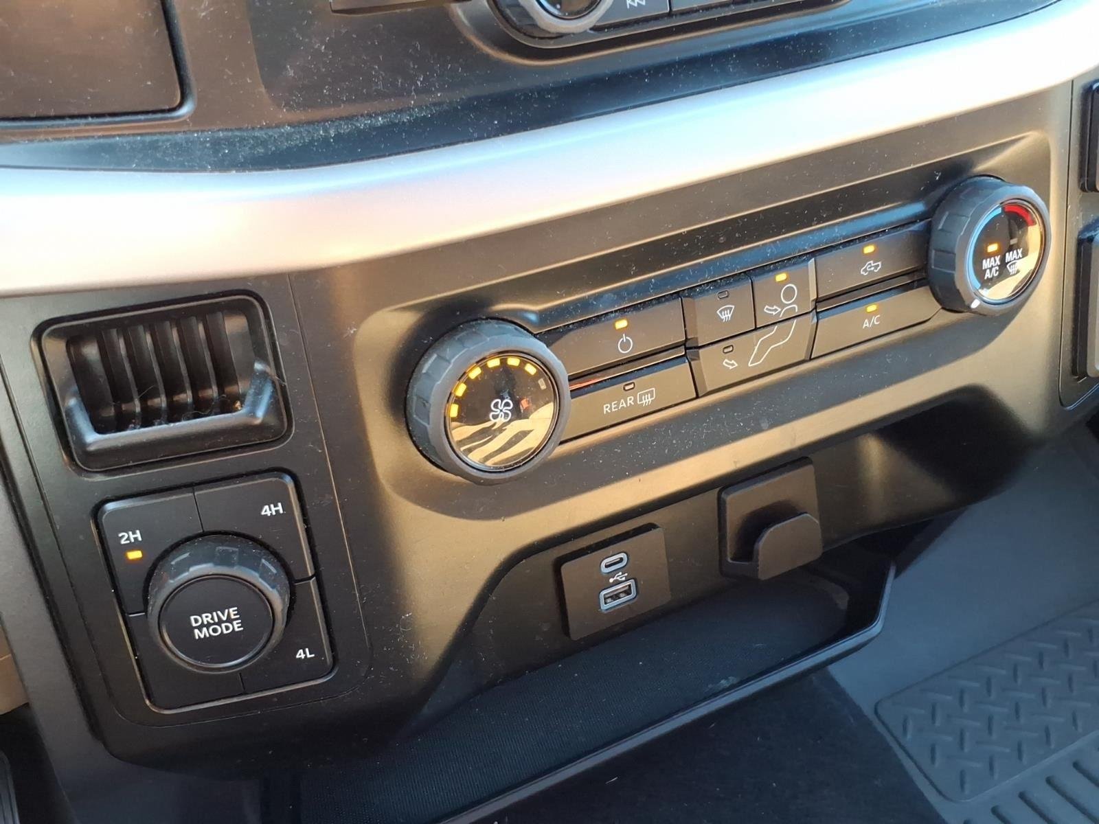Used 2023 Agate Black Metallic Ford XLT image 19
