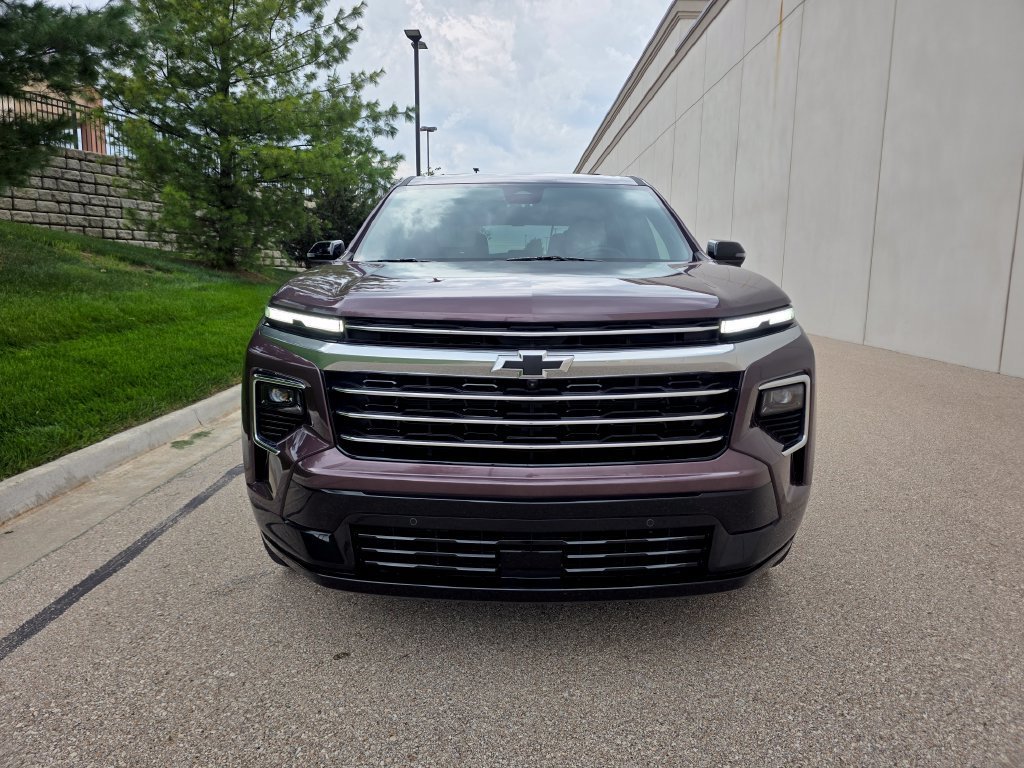 Used 2025 Chevrolet Traverse High Country with VIN 1GNEVKRS8SJ196815 for sale in Kansas City