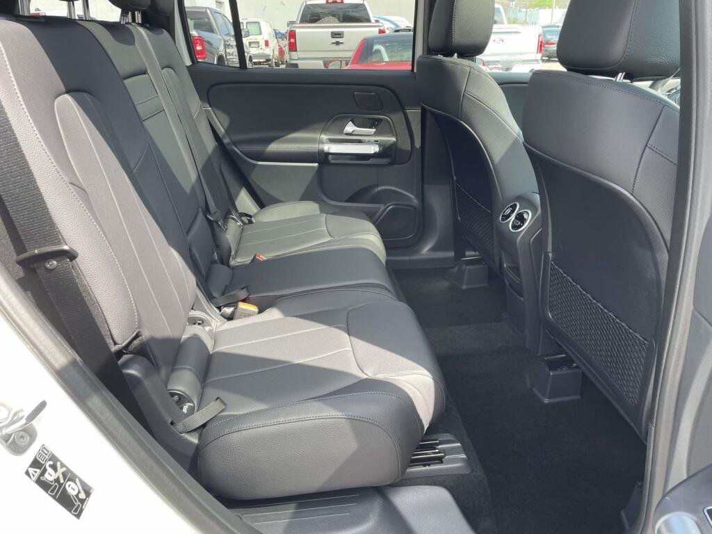 New 2026 Polar White Mercedes-Benz GLB 250 image 18