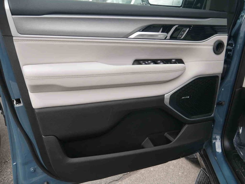 New 2026 Steel Blue Exterior Paint Jeep Grand Wagoneer image 23