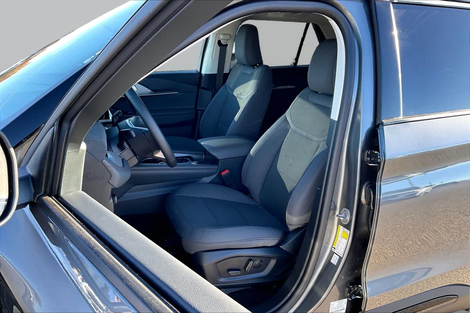 2026 Ford Explorer Active - Photo 9