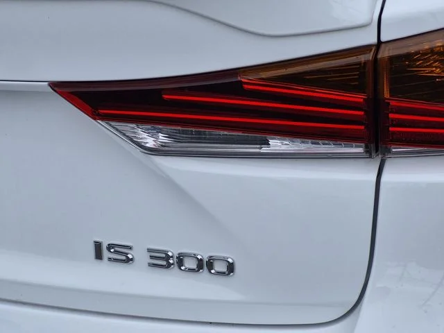 Used 2020 Ultra White Lexus 300 image 8