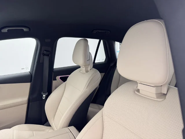 Certified Used 2026 Polar White Mercedes-Benz GLC 300 image 5