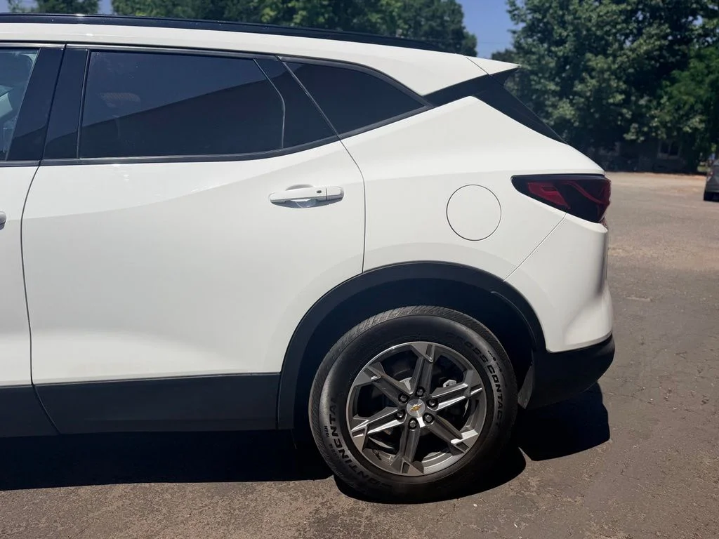 Used 2024 Summit White Chevrolet LT image 7