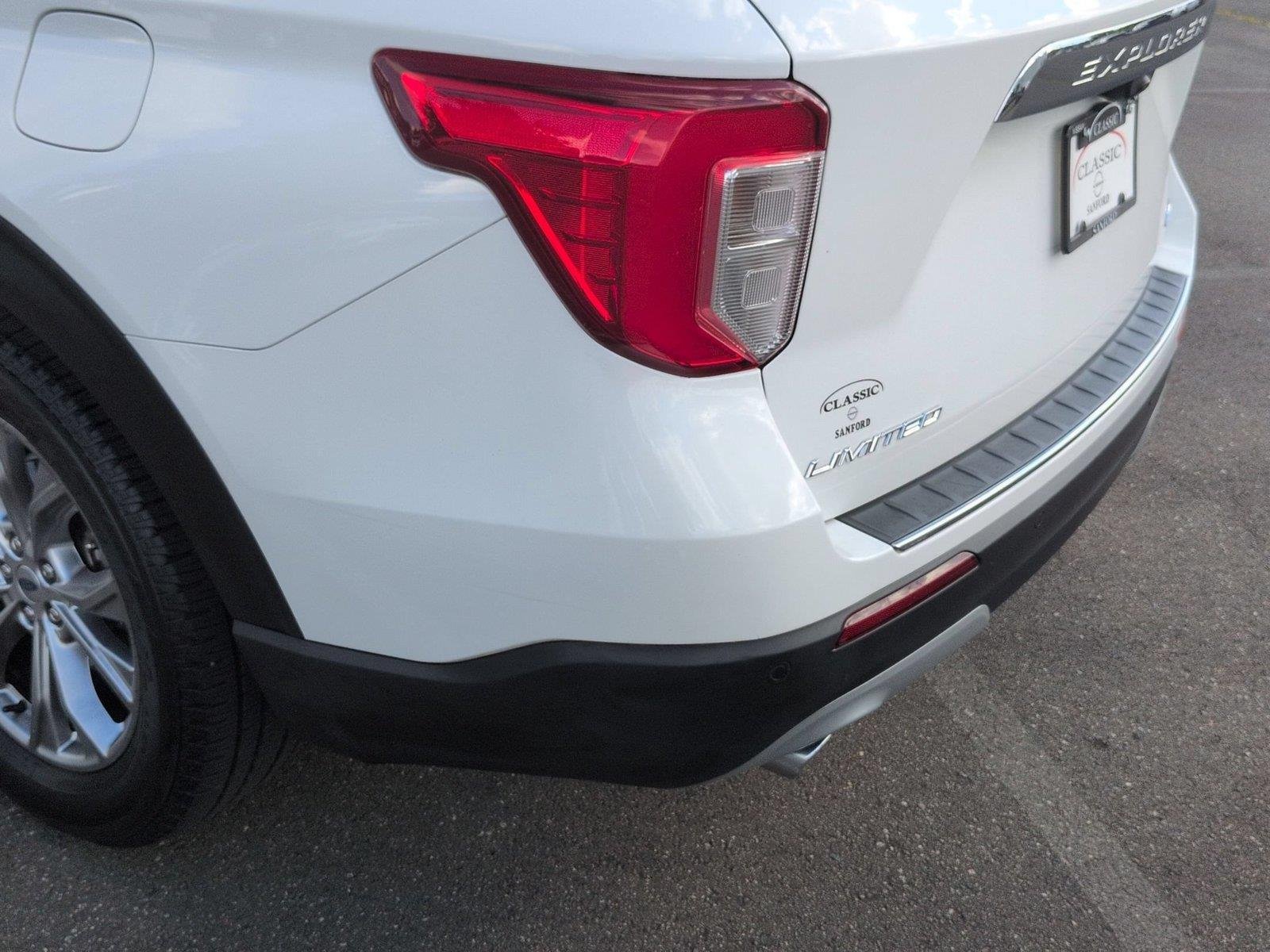 Used 2022 Star White Metallic Tri-Coat Ford Limited image 12