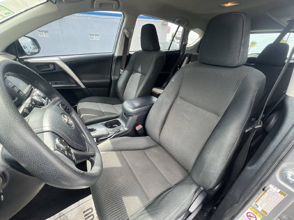 Used 2018 Silver Toyota LE image 17