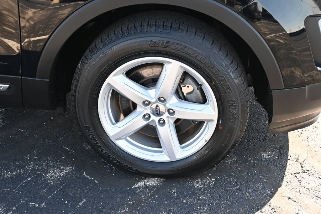 Used 2016 Shadow Black Ford XLT image 17