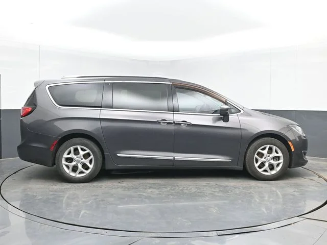 Used 2017 Gray Chrysler Touring L Plus image 10