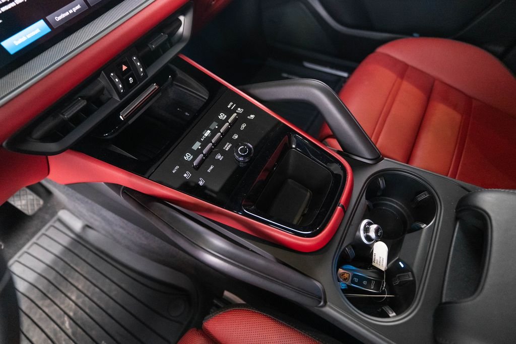 Used 2025  Porsche Base image 23