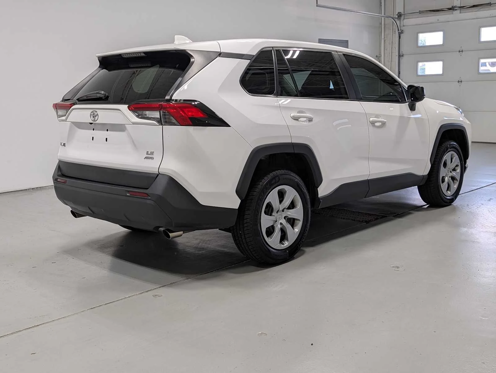 Used 2022 White Toyota LE image 8