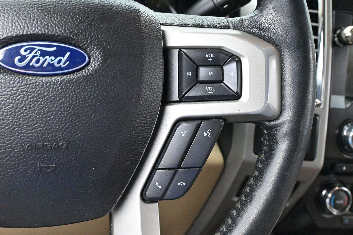 Used 2017 White Platinum Metallic Tri-Coat Ford Lariat image 19