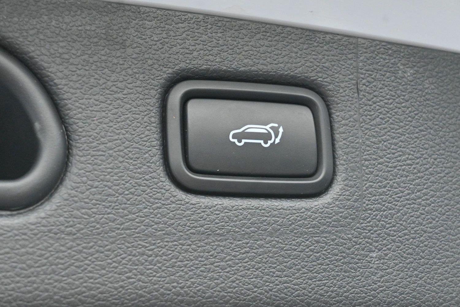 Used 2021 White Cream Hyundai Sport image 10
