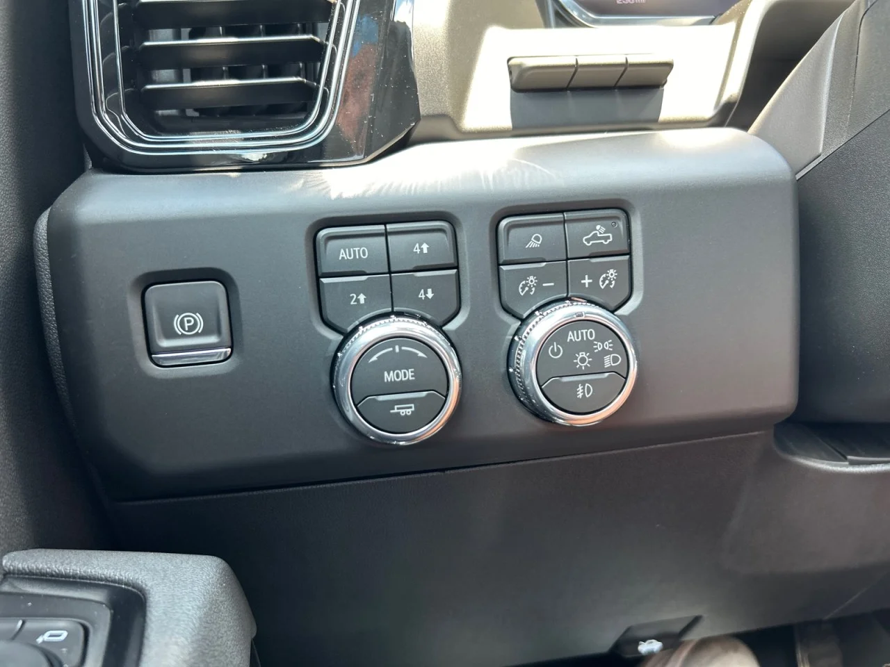 New 2026 Summit White GMC AT4 image 14