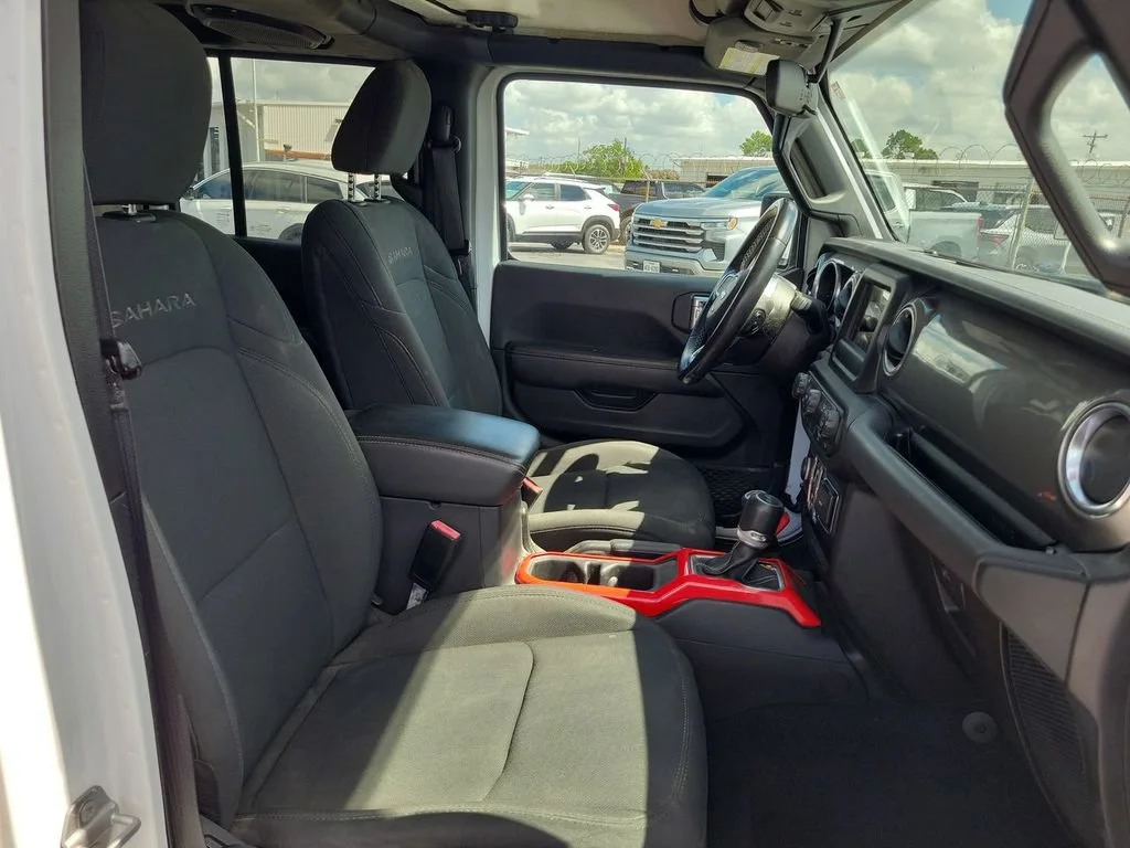 Used 2021 White Jeep Sahara 4x4 image 26