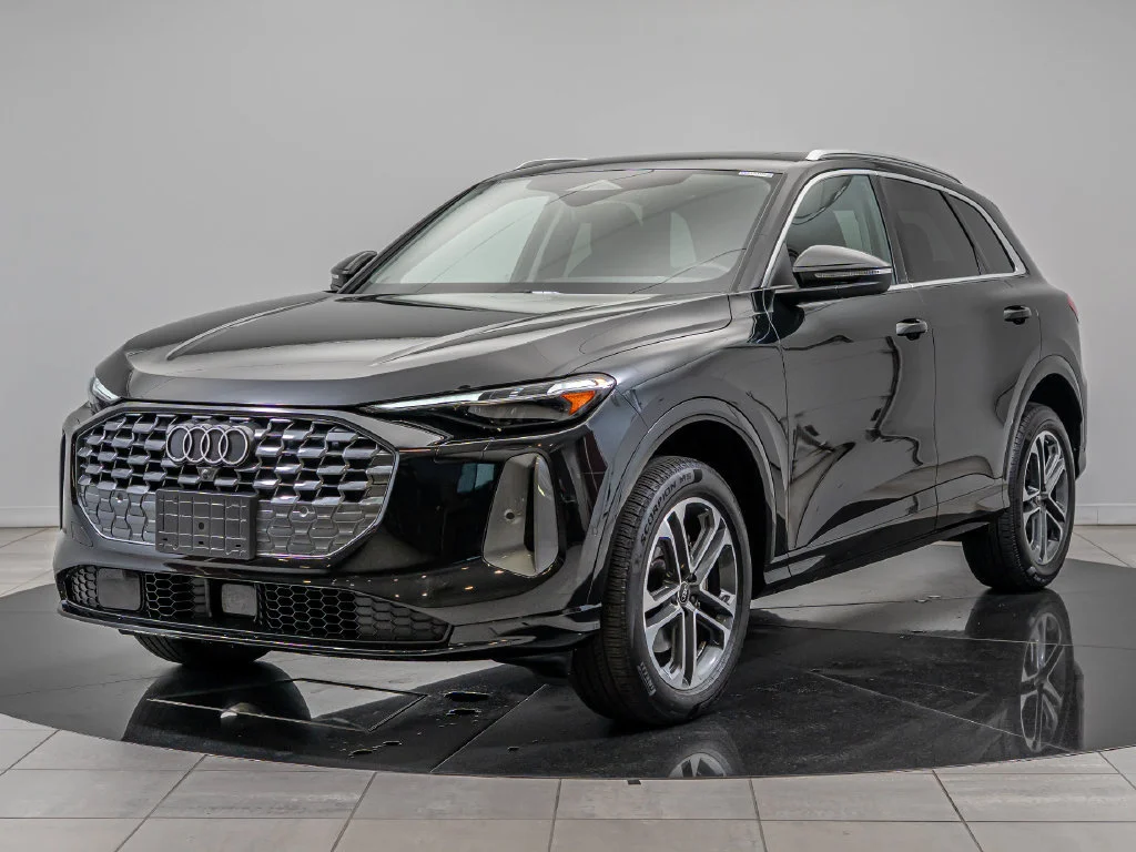 Used 2025 Mythos Black Metallic Audi 2.0T Premium Plus image 1