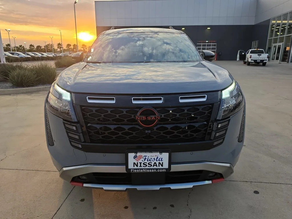 New 2026 Boulder Gray Pearl / Super Black Two-tone Nissan Rock Creek® image 10