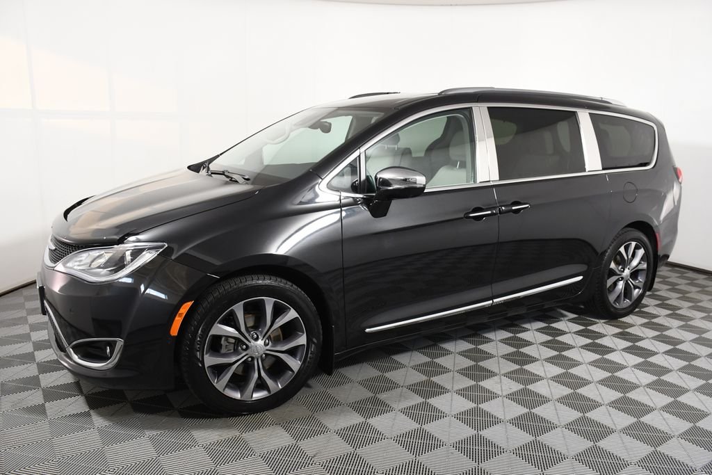 Used 2017 Chrysler Pacifica Limited with VIN 2C4RC1GG4HR504916 for sale in Richfield, Minnesota