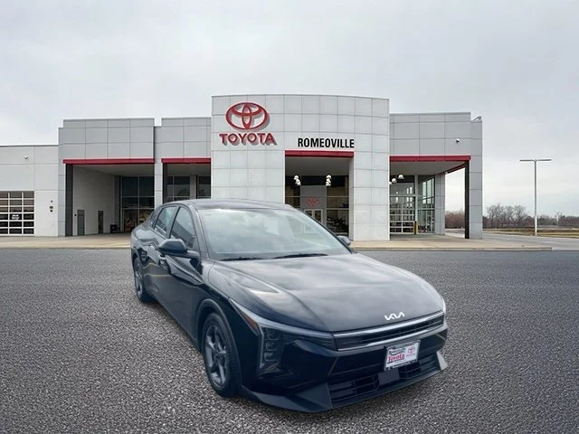 2025 Kia K4 LXS - Photo 1