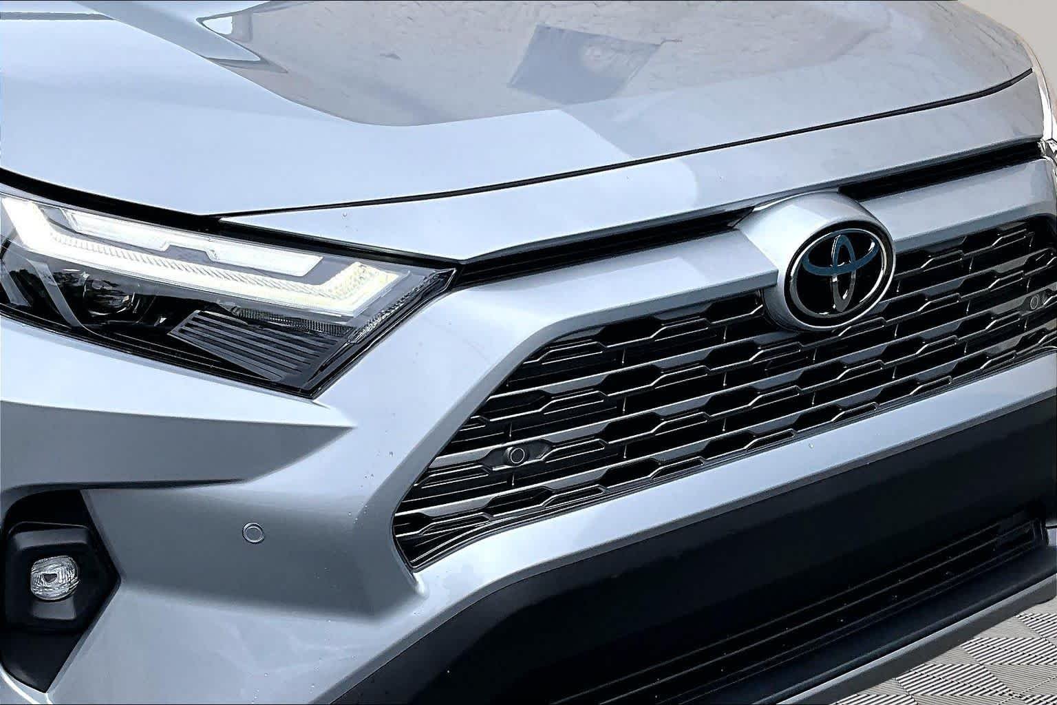Used 2025 Silver Sky Metallic Toyota Limited image 30