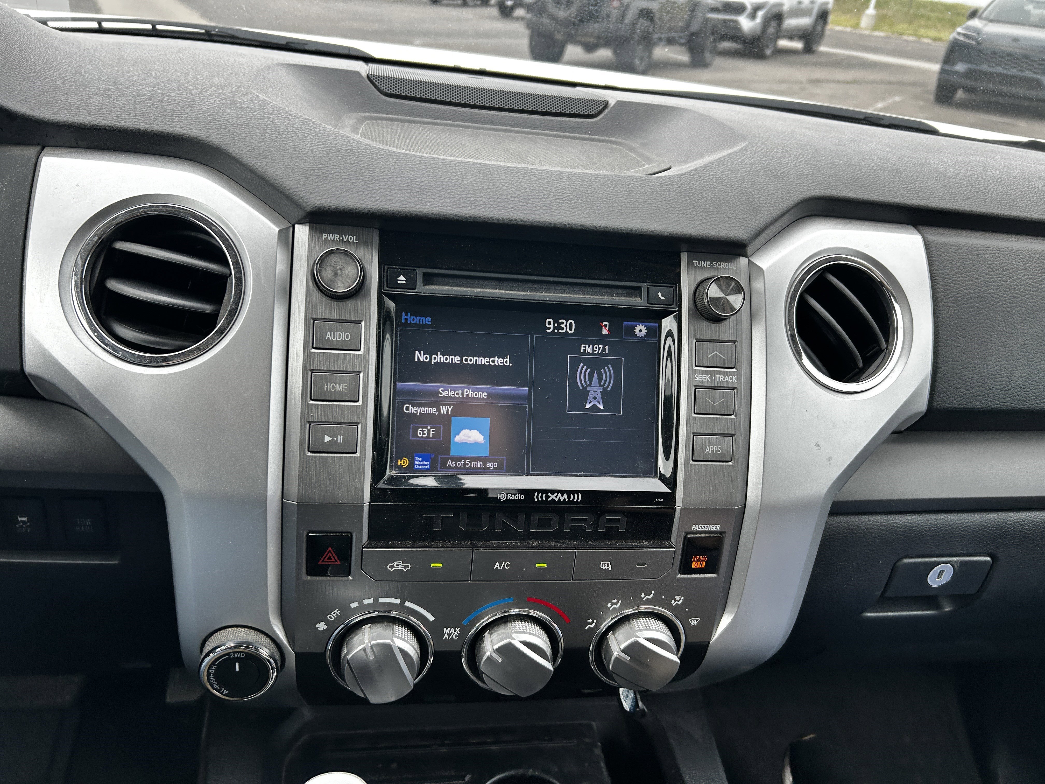 Used 2015 Super White Toyota SR5 image 14