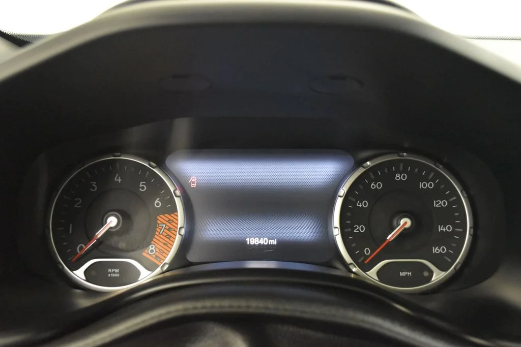 Used 2022 Gray Jeep Limited image 8