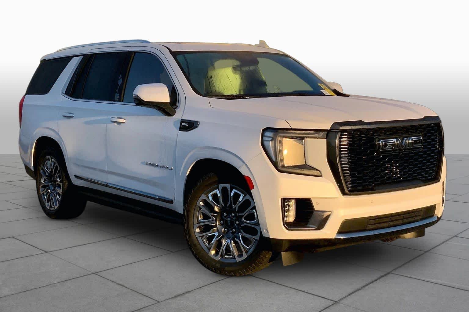 Used 2023 White Frost Tricoat GMC Denali Ultimate image 3