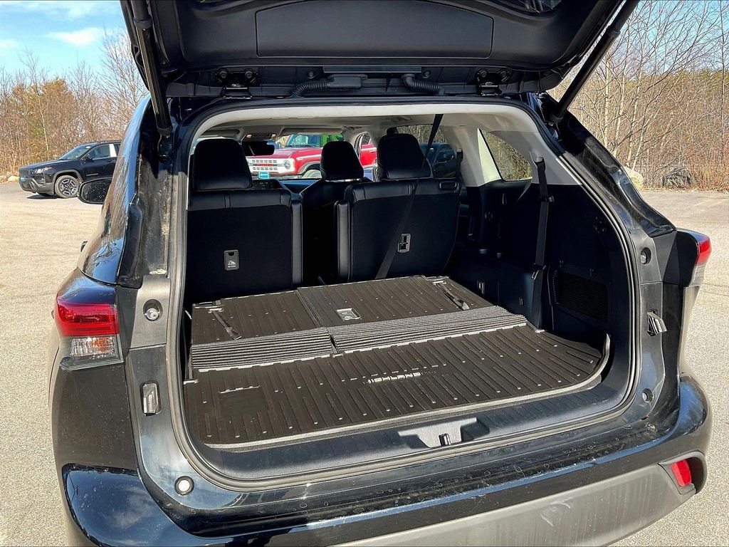 Used 2021 Black Toyota XLE image 37