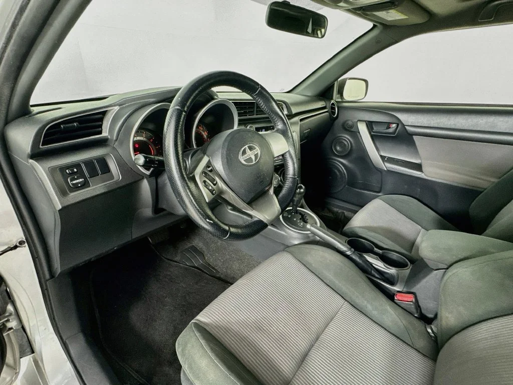 Used 2014 Classic Silver Metallic Scion Base image 10