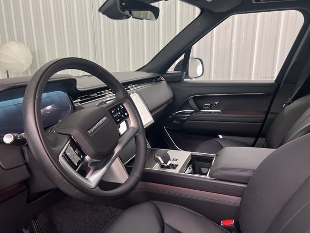 Certified Used 2025 Fuji White Land Rover SE image 9