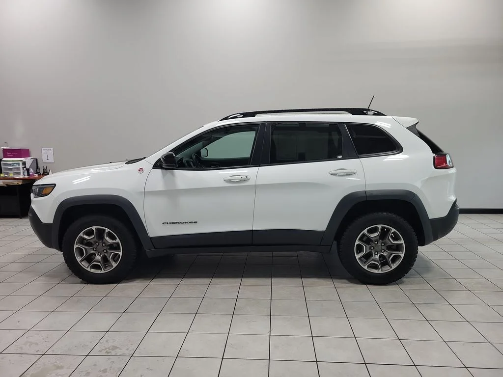 Used 2022 White Jeep Trailhawk image 8
