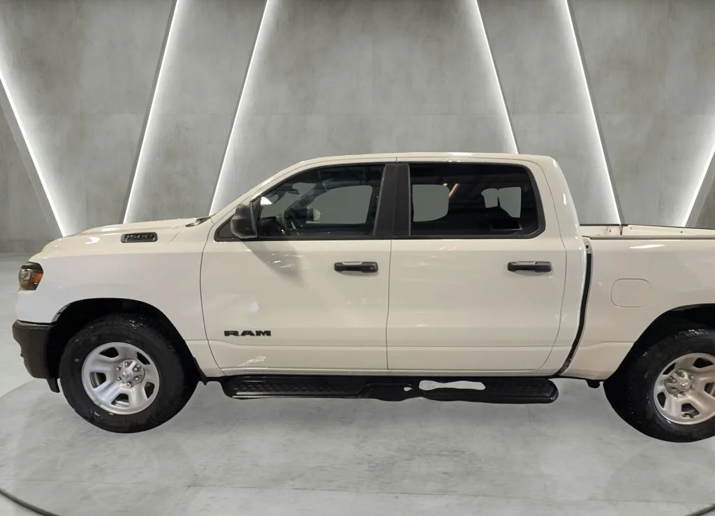 New 2026 Bright White Clear-Coat Exterior Paint RAM Tradesman image 4