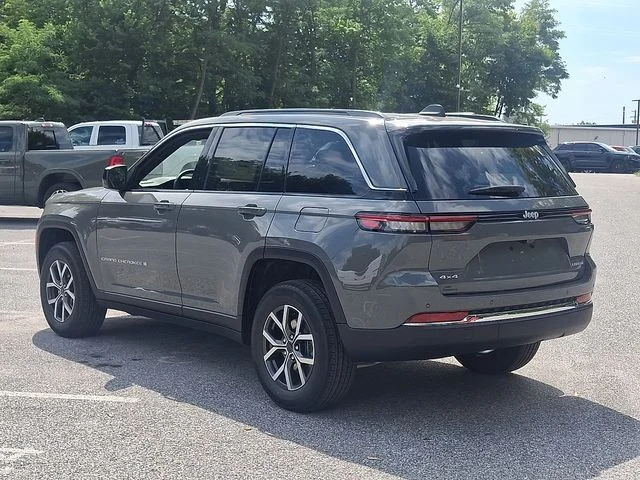 New 2027 Gray Jeep Laredo X image 3