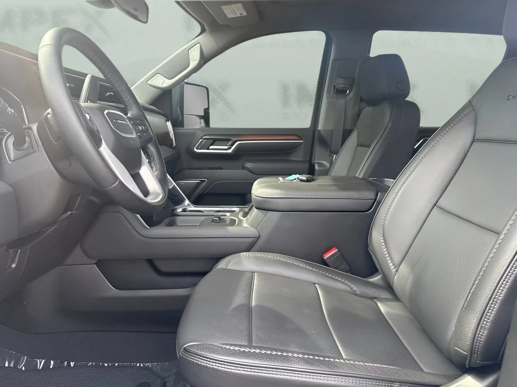 Used 2025 Onyx Black GMC Denali image 9