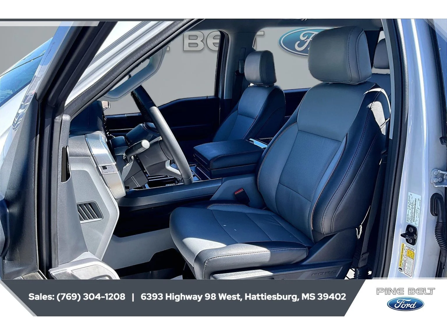 Used 2025 Space White Metallic Ford LARIAT image 19