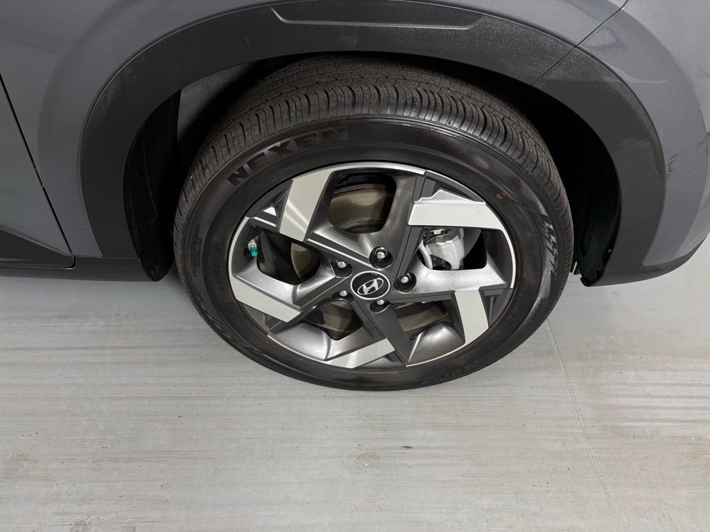 Used 2025 Gray Hyundai SEL image 9