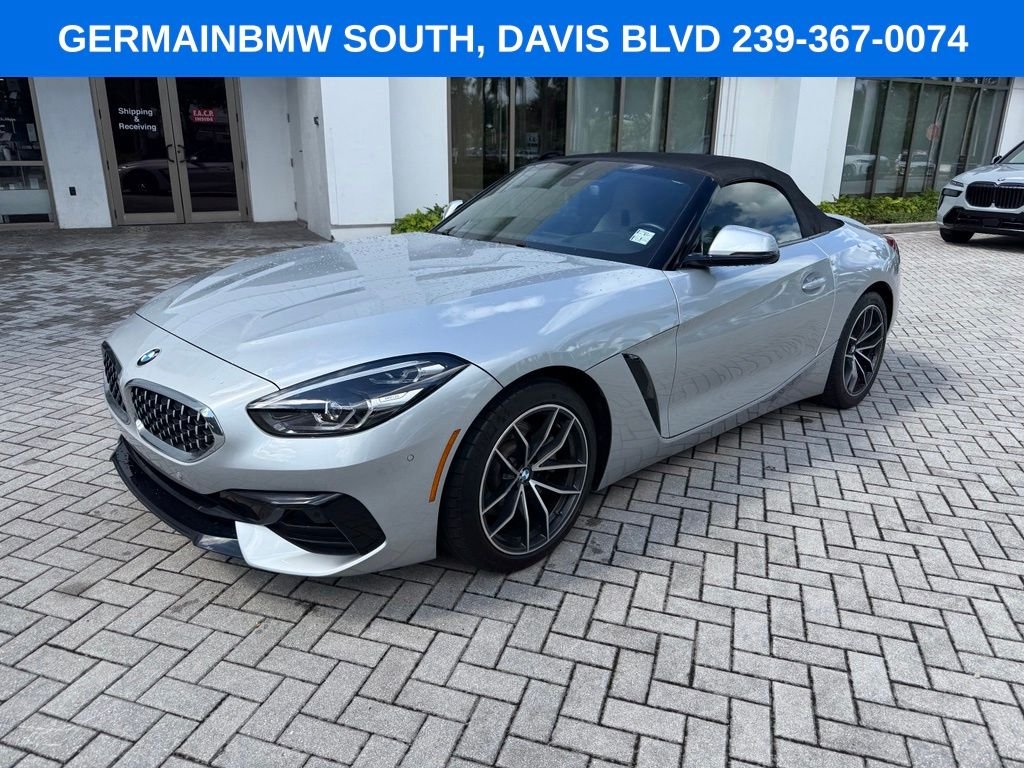 Used 2021 Glacier Silver Metallic BMW sDrive30i image 2