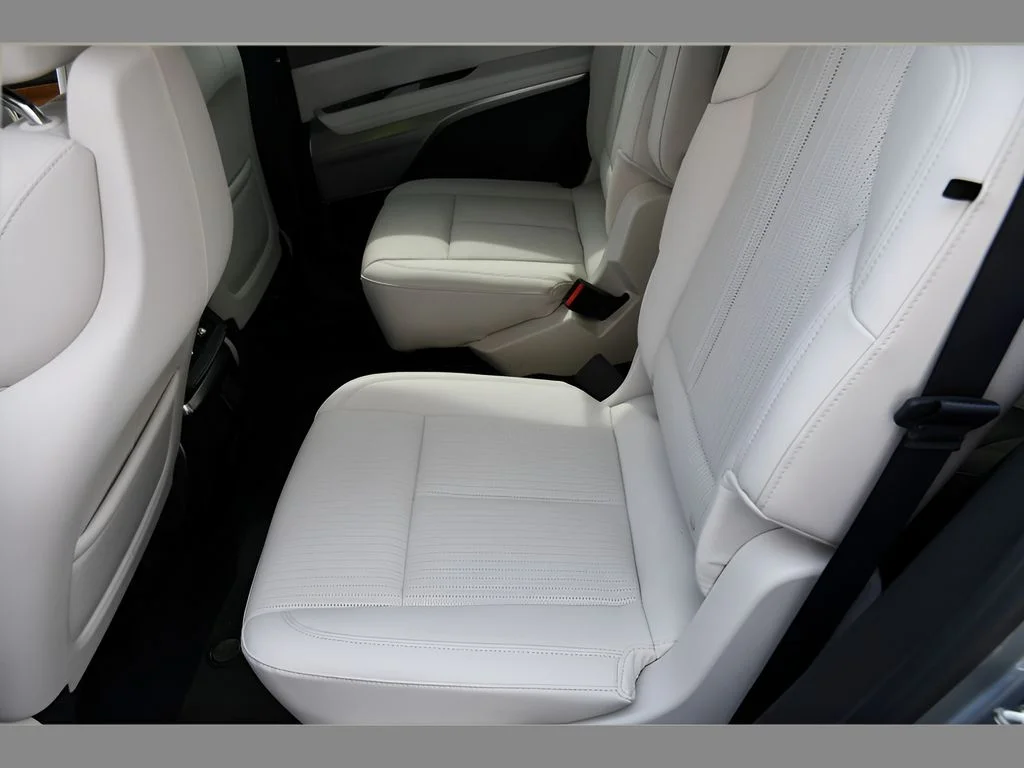 2027 Cadillac VISTIQ Sport - Photo 15