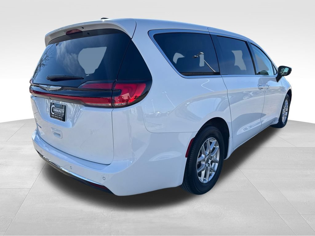 Used 2024 White Chrysler Touring L image 5