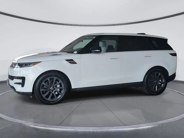 Used 2024  Land Rover SE image 5