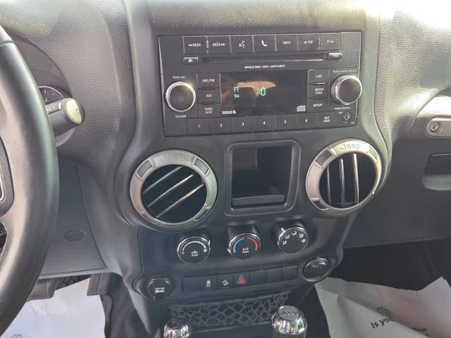 Used 2017  Jeep Sport image 18