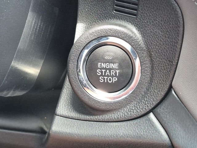 Used 2025 White Subaru Onyx Edition image 37