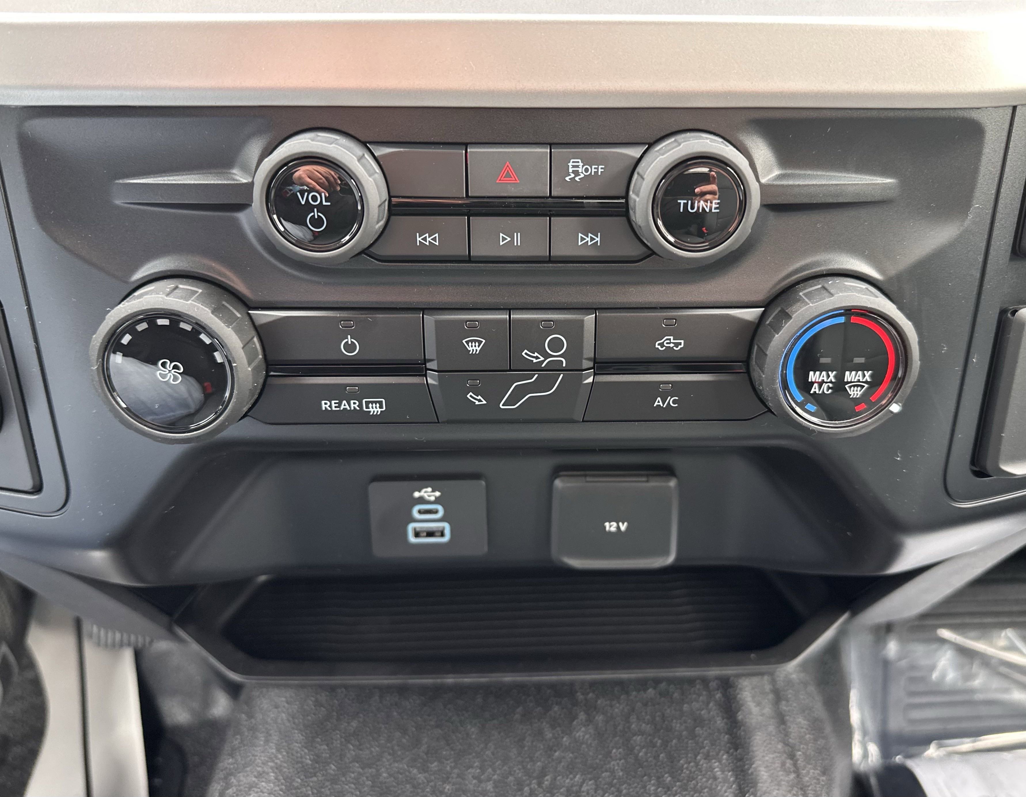 2025 Ford F-550 Super Duty Chassis Cab XLT - Photo 19