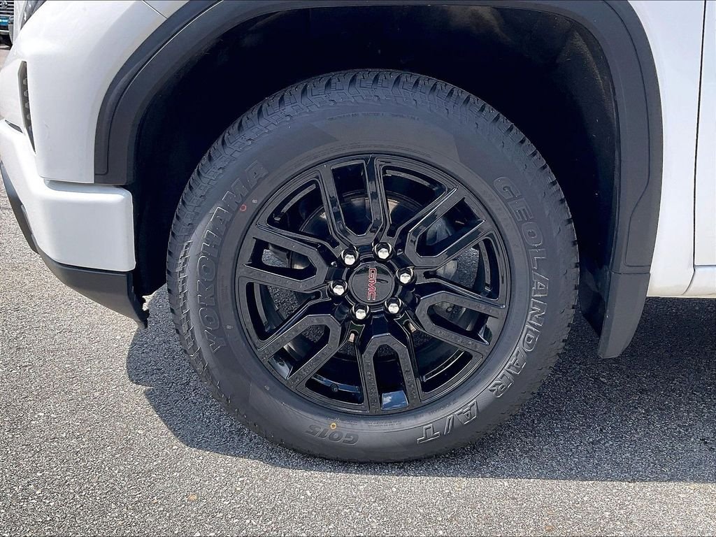 Used 2025 Summit White GMC Elevation image 7