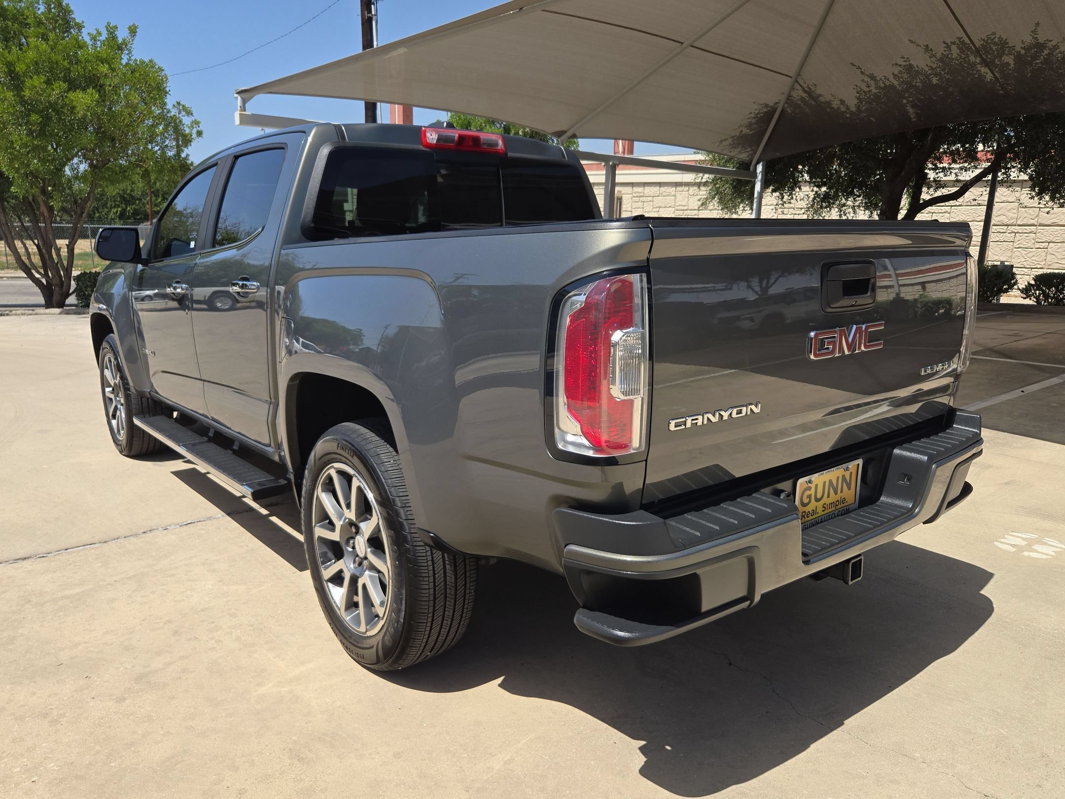 Used 2018 Mineral Metallic GMC 2WD Denali image 5